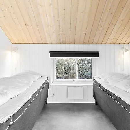 4 Bedroom In *
