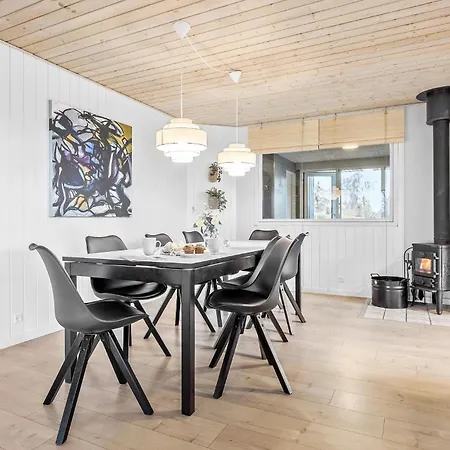 4 Bedroom In * אוטרופ