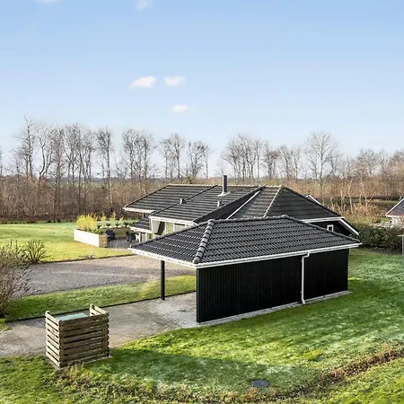 4 Bedroom In בית נופש