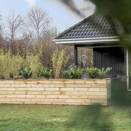 בית נופש 4 Bedroom In אוטרופ