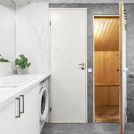 4 Bedroom In *