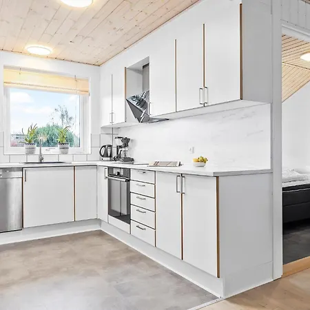 4 Bedroom In * אוטרופ